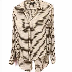 ✨3/$30 white & black stripe button down top